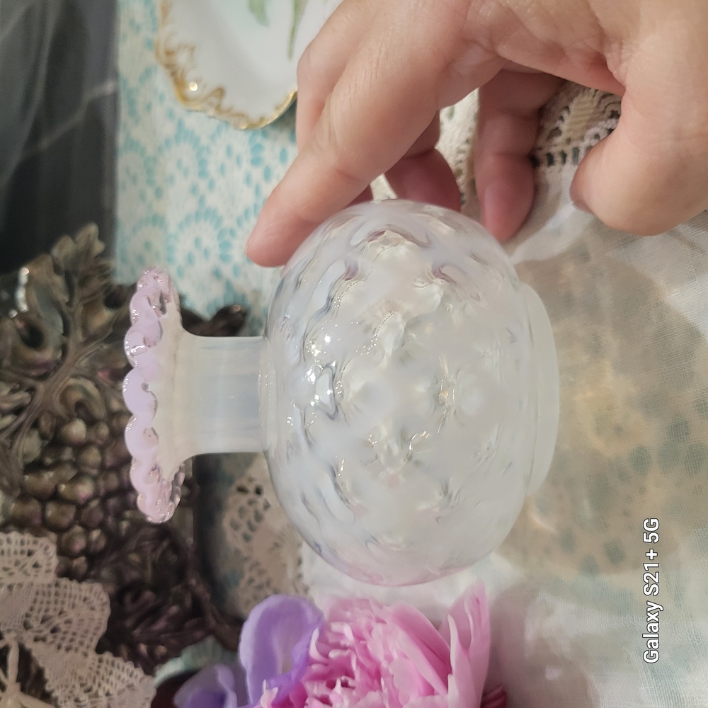 Elegant Glass Vase with Pink Rim - Picture 7 of 7
